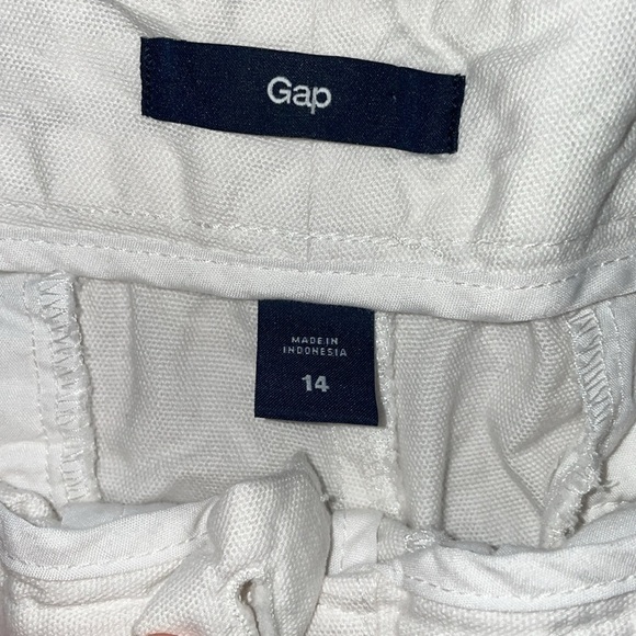 Gap white khaki shorts. Size 14 - Picture 3 of 5